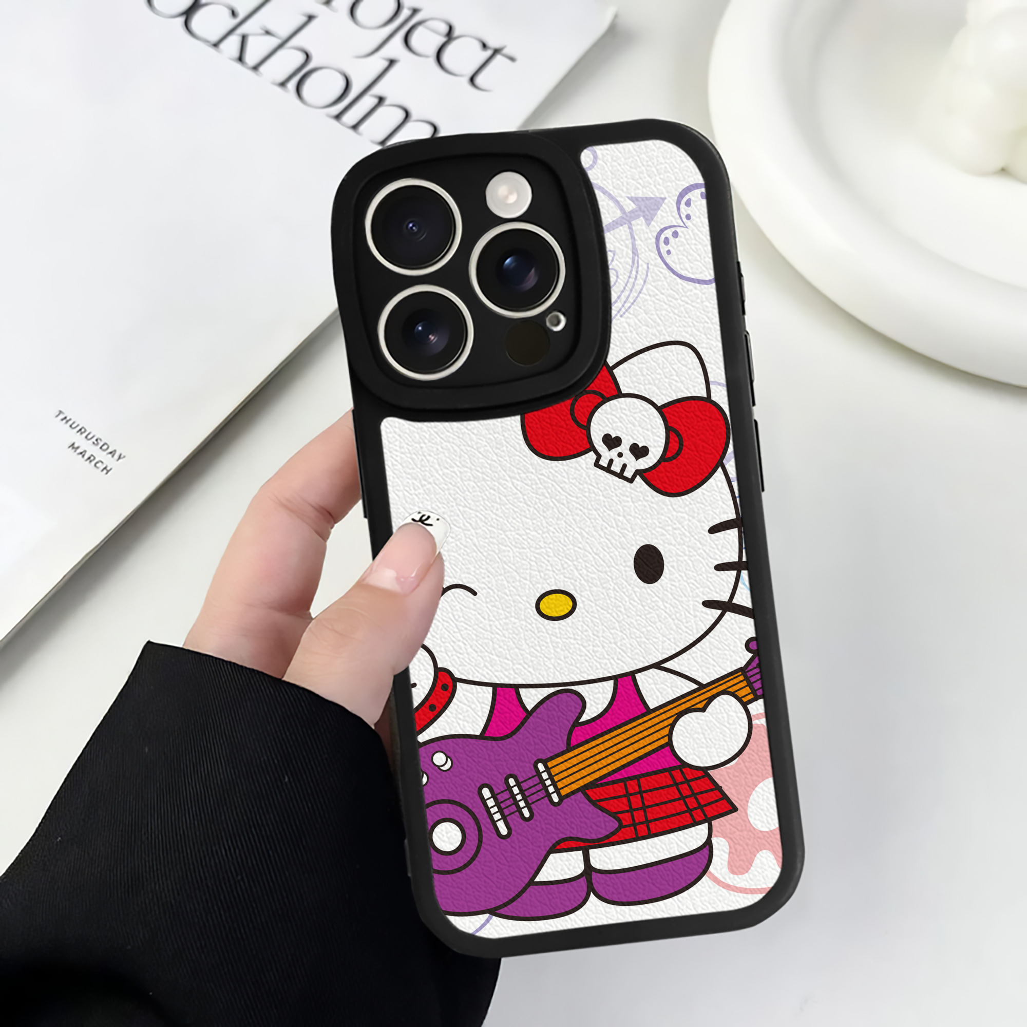 （画像用） Hello Kitty ハローキティ 【iPhone 16シリーズ対応】シリコンスマホケース（レザー調） 材質：シリコン